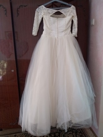 Продам свадебное платье,в хорошем состоянии.
Цвет айвори.
Размер 44-46,стягива. . фото 4