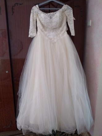Продам свадебное платье,в хорошем состоянии.
Цвет айвори.
Размер 44-46,стягива. . фото 6