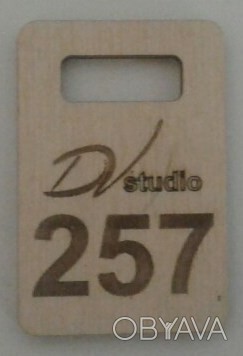 Номерки для гардероба прямоугольные деревянные с логотипом. Собственное производ. . фото 1