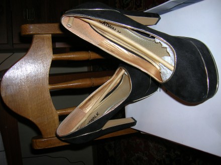 Шикарные туфли р.38 стелька 25 черного цвета из натуральной замши с отделкой кож. . фото 7