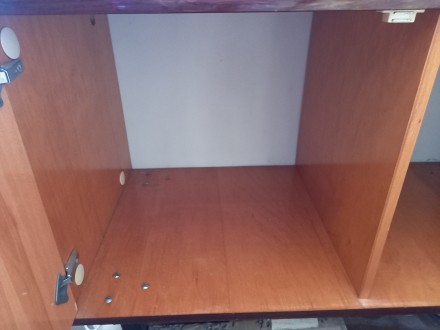 Продам шкаф под телевизор лакированный в идеальном состоянии.
Крепкий подходит . . фото 4