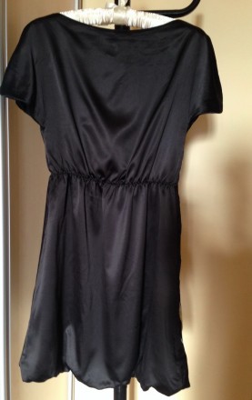 Красивое платье из струящегося шелка, с вышивкой, размер S
Состав ткани, 100% н. . фото 3