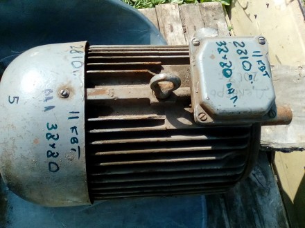 продам электродвигатели б/у СССР:
АО2-42-298    7,5кВт  2800 об.м.   №1   -7500. . фото 9