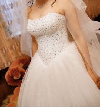 Продам красивое свадебное платье.
Размер регулируется за счёт завязок.
На рост. . фото 4