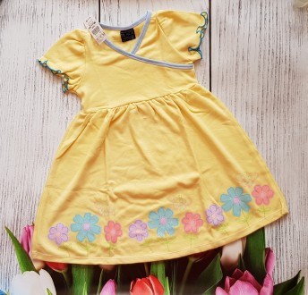 Красивое платье для девочки, цветочки декорированы глиттером.

Цвет: желтый.
. . фото 2