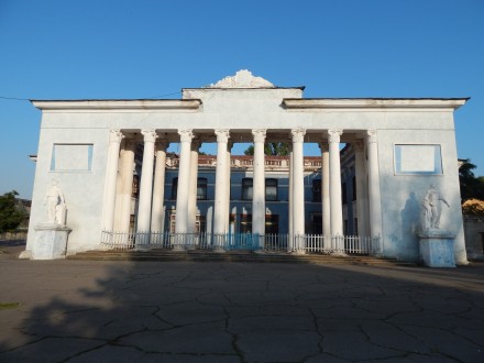 Офисное здание  с  выходом на центральную улицу Соборная города Дружковки.

Зд. . фото 2