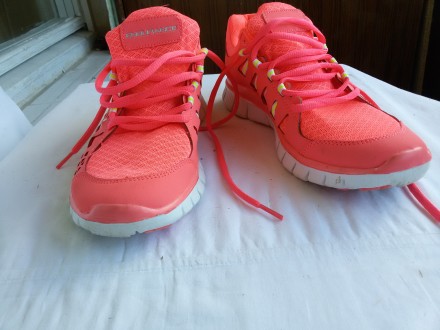 Новые кроссовки красивые, ярко-розовые, (фото не передает реальный цвет) . Очень. . фото 3