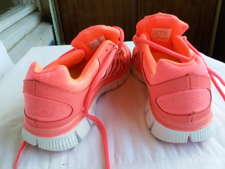 Новые кроссовки красивые, ярко-розовые, (фото не передает реальный цвет) . Очень. . фото 4