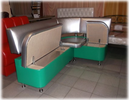 Стильный диван для вашей кухни или столовой. Хромированные элементы придают лёгк. . фото 4