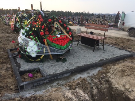 Благоустройство могил в Ровно и Ровенской области.
Установка и бетонирование бо. . фото 4