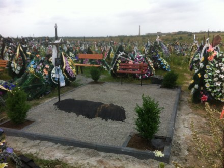 Благоустройство могил в Ровно и Ровенской области.
Установка и бетонирование бо. . фото 7