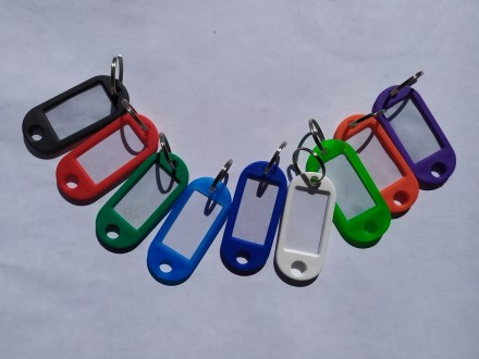 Пластиковая (качественная) бирка для ключей с металлическим колечком диаметром 1. . фото 3