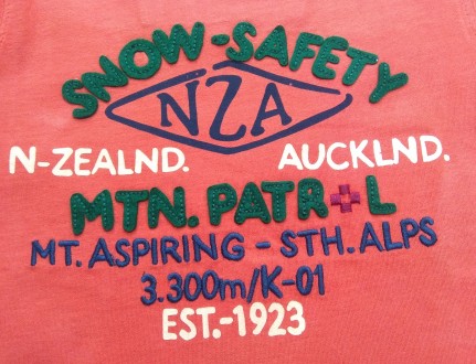 Кирпичный реглан с аппликацией надписи от бренда New Zealand для мальчика в разм. . фото 4