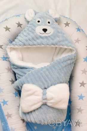 
	Конверт-одеяло (100х80см) для малышей с апликацией в виде мордочки зайки с
	уш. . фото 1