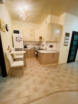 Продам шикарную 2-х комнатную квартиру с большой кухней-гостинной на Гагаринском. Приморский. фото 5