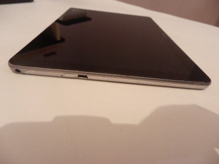 Планшет Huawei AGS-L09 №7431
- в ремонте не был 
- экран разбитый 
- стекло трес. . фото 6