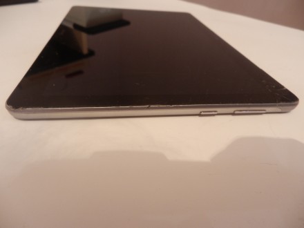 Планшет Huawei AGS-L09 №7431
- в ремонте не был 
- экран разбитый 
- стекло трес. . фото 5