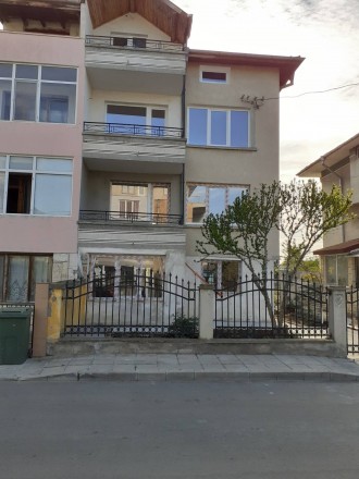 Дом на продажу город Ахелой, область Бургас, Болгария . 3 этажа и 4- этаж (таван. . фото 2