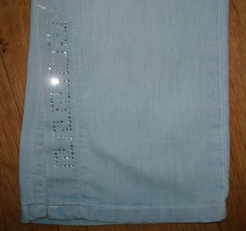 Голубые стильные капри из облегченного джинса, для жаркой летней погоды. Высокая. . фото 8