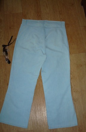 Голубые стильные капри из облегченного джинса, для жаркой летней погоды. Высокая. . фото 6