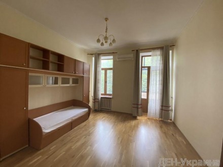 Продается 5 комнатная квартира по ул. Кудрявской, царский дом, 3/6 этаж, высота . Центр. фото 3