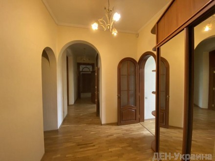 Продается 5 комнатная квартира по ул. Кудрявской, царский дом, 3/6 этаж, высота . Центр. фото 9