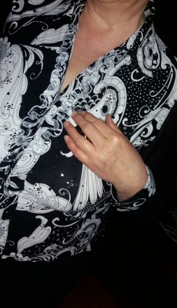 Продам женскую лёгкую демисезонную черно-белую блузу с трикотажа "масло&quo. . фото 3