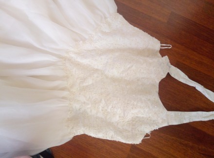 Свадебное платье с большим шикарным подолом. Цвет слоновой кости. Объем груди 12. . фото 5