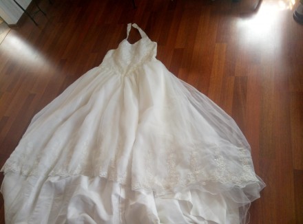 Свадебное платье с большим шикарным подолом. Цвет слоновой кости. Объем груди 12. . фото 2