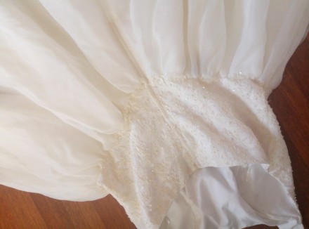 Свадебное платье с большим шикарным подолом. Цвет слоновой кости. Объем груди 12. . фото 10