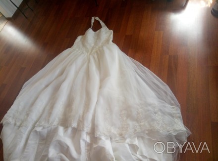 Свадебное платье с большим шикарным подолом. Цвет слоновой кости. Объем груди 12. . фото 1