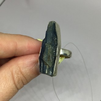 Элегантное кольцо с натуральным камнем кианит в серебре. Размер 16,0
 кольцо с к. . фото 6