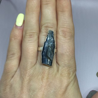 Элегантное кольцо с натуральным камнем кианит в серебре. Размер 16,0
 кольцо с к. . фото 3
