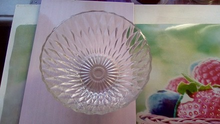 Продам стеклянную вазу, "под хрусталь", салатницу, фруктовницу, конфет. . фото 3