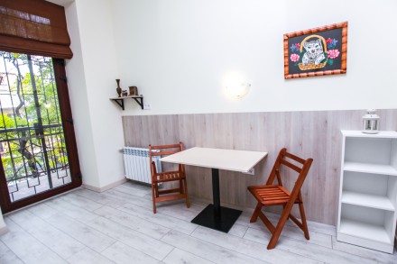 Сдаётся квартира-студия с новым ремонтом в 2-х этажном доме в центре Одессы на у. Приморский. фото 3