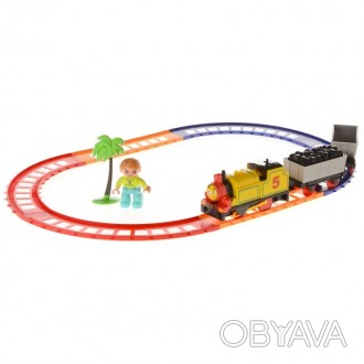 Разноцветная музыкальная железная дорога с поездом и машинистом предназначена дл. . фото 1