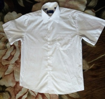 Белая рубашка Турция короткий рукав 135-150см на мальчика 
34 размер
Очень хор. . фото 2