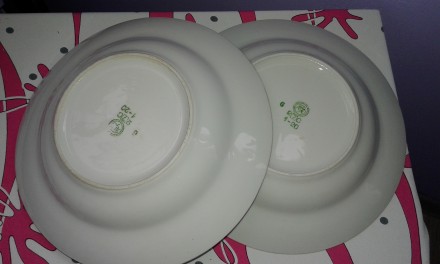чудесные небольшие глуюокие тарелочки с милым рисунком смородинок.родом из прошл. . фото 3