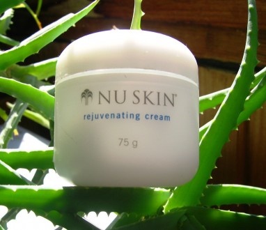 Антивозрастной крем Rejuvinating Moisturising Cream, 75 мл

Для сухой или зрел. . фото 3