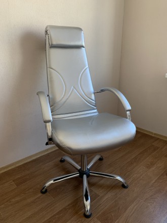 Маникюрно - Педикюрное кресло Арамис 
Кресло предназначено для педикюра. 
Цвет. . фото 2