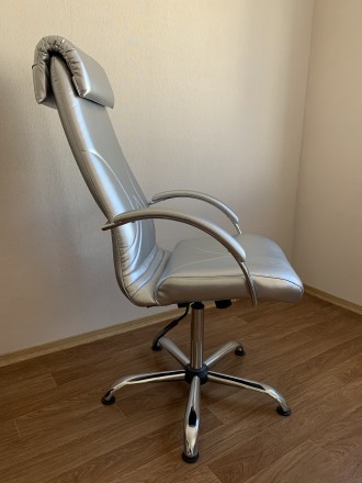 Маникюрно - Педикюрное кресло Арамис 
Кресло предназначено для педикюра. 
Цвет. . фото 3