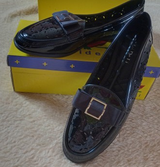 Туфлі з декором, лакована якісна екошкіра. 
Колір чорний, беж
Розмір 37, 38, 3. . фото 3