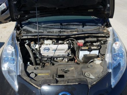 Электрокар Nissan Leaf 2012 года (чистый 12ый). 
Крутая комплектация SV. 

Стоим. . фото 11