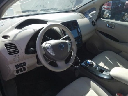 Электрокар Nissan Leaf 2012 года (чистый 12ый). 
Крутая комплектация SV. 

Стоим. . фото 10