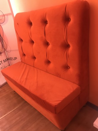 Небольшой стильный и комфортный диванчик в идеальном состоянии
Цвет оранжевый, . . фото 4