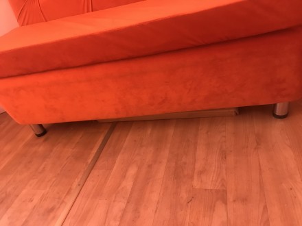 Небольшой стильный и комфортный диванчик в идеальном состоянии
Цвет оранжевый, . . фото 3