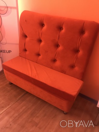 Небольшой стильный и комфортный диванчик в идеальном состоянии
Цвет оранжевый, . . фото 1