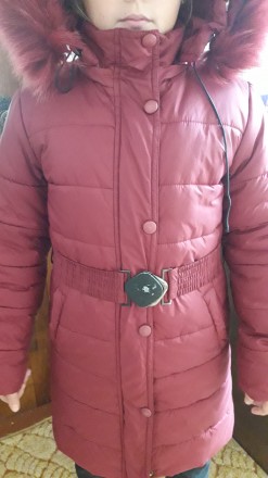 Зимняя куртка для девочки очень тёплая, цвет бордовый, изъяны на фото на ремешке. . фото 2