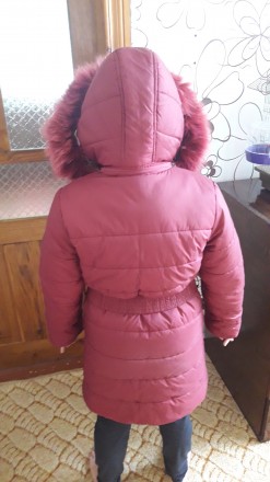 Зимняя куртка для девочки очень тёплая, цвет бордовый, изъяны на фото на ремешке. . фото 3