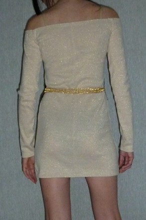 Платье с открытыми плечами. Шитое на заказ. На размер S. ОГ 90, ОТ 74, длинна 70. . фото 4